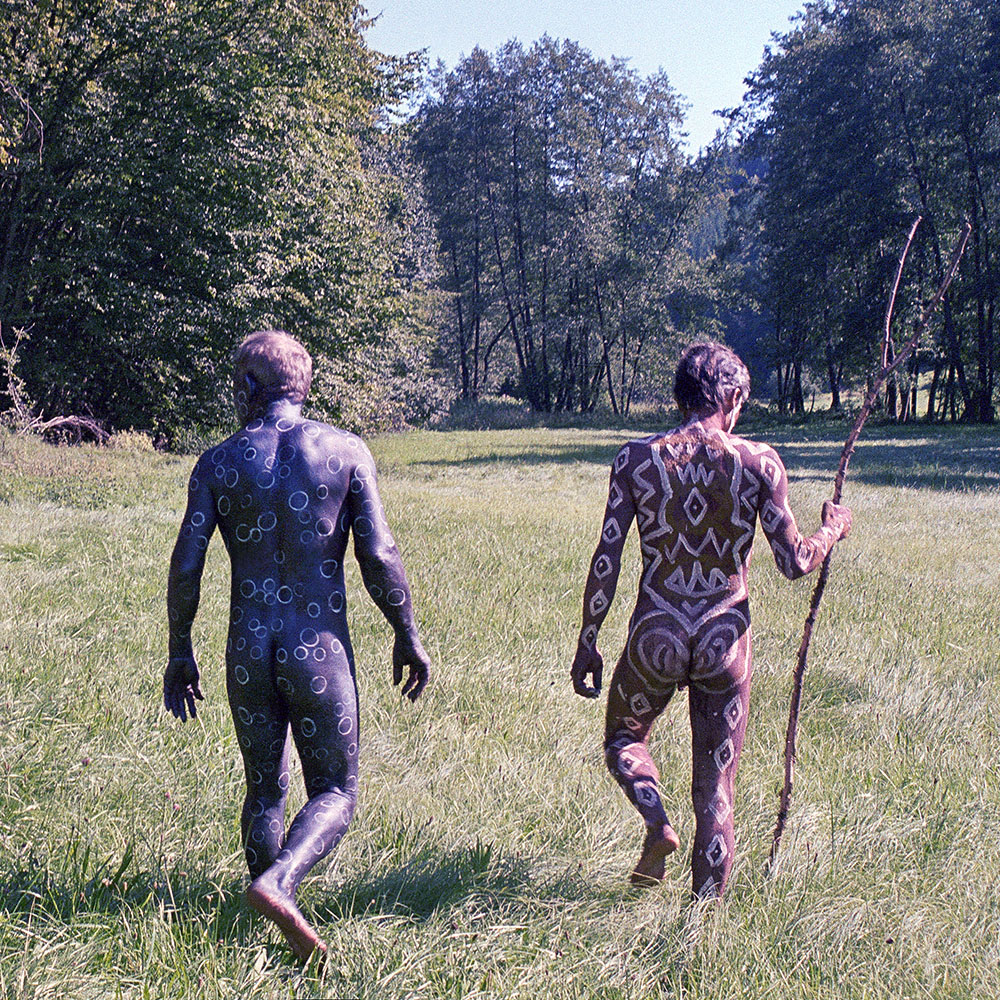FKK - Bemalte Männer, nackt und frei in der Natur - Bodypainting, Körperbemalung, Körpermalerei